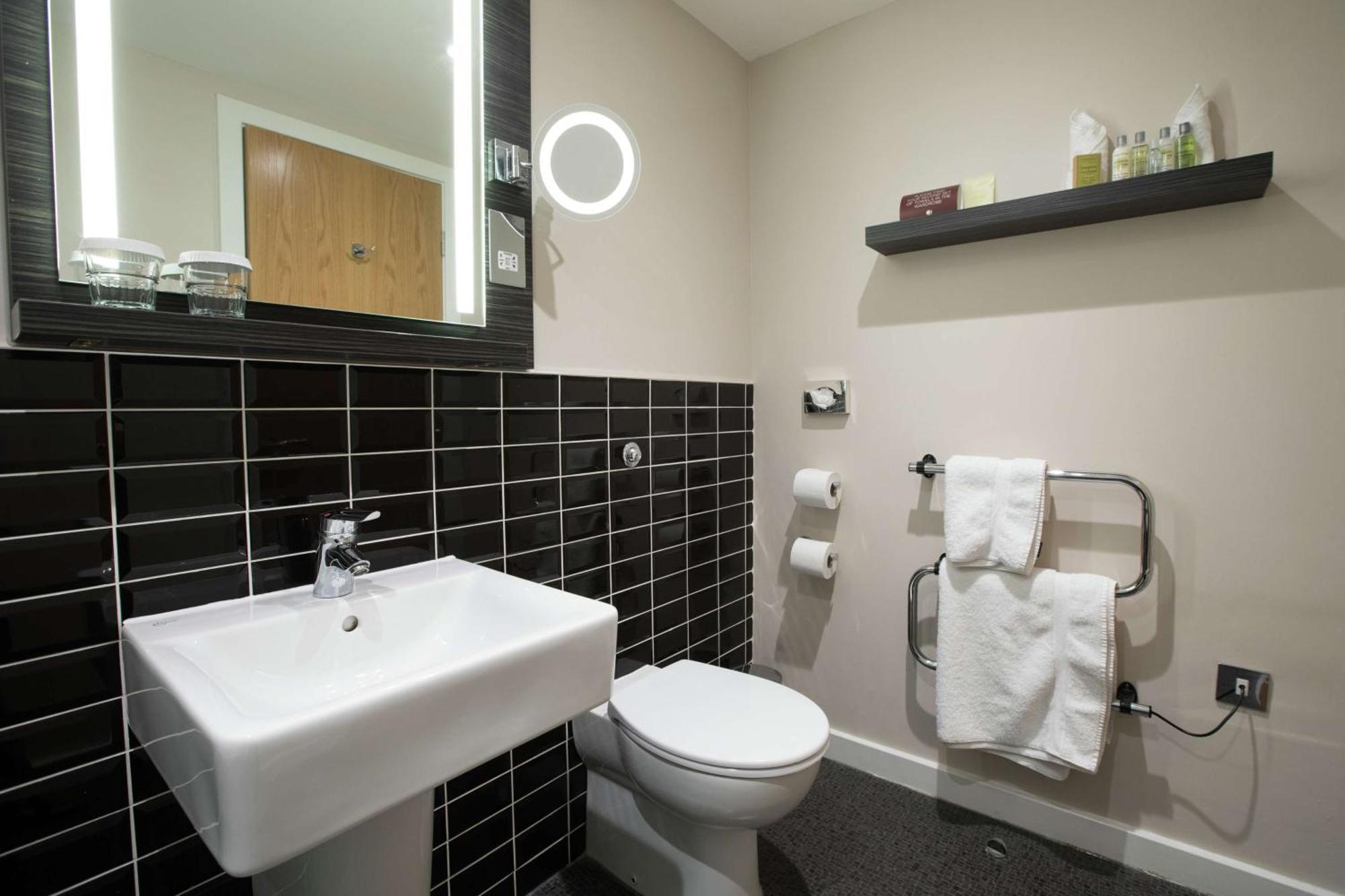 Готель Doubletree By Hilton Coventry Building Society Arena Екстер'єр фото